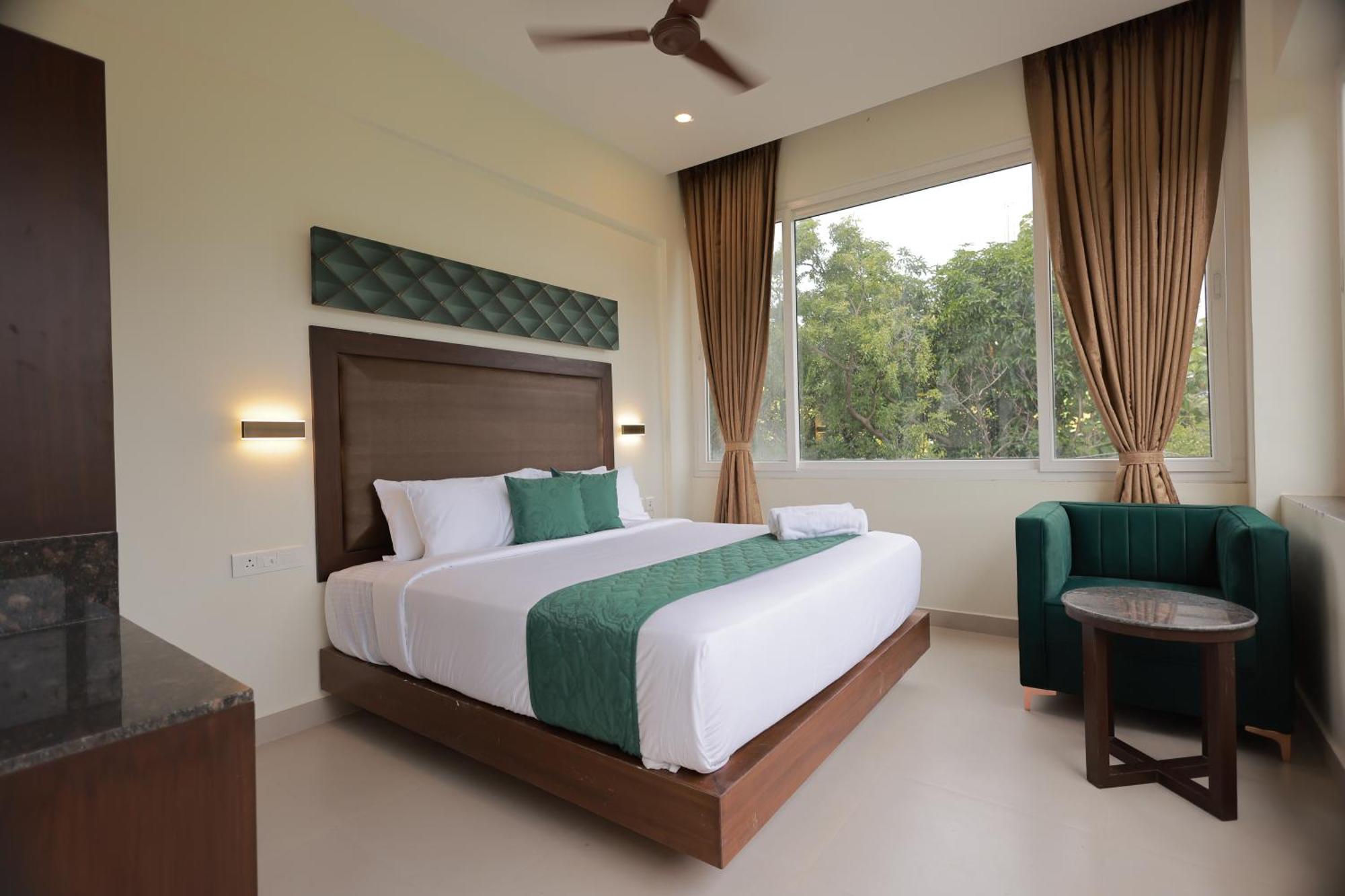 Hotel Aavudai Grand Aralvaimozhi 外观 照片