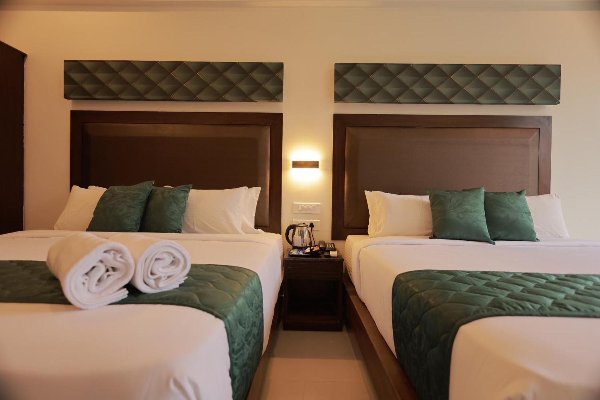 Hotel Aavudai Grand Aralvaimozhi 外观 照片