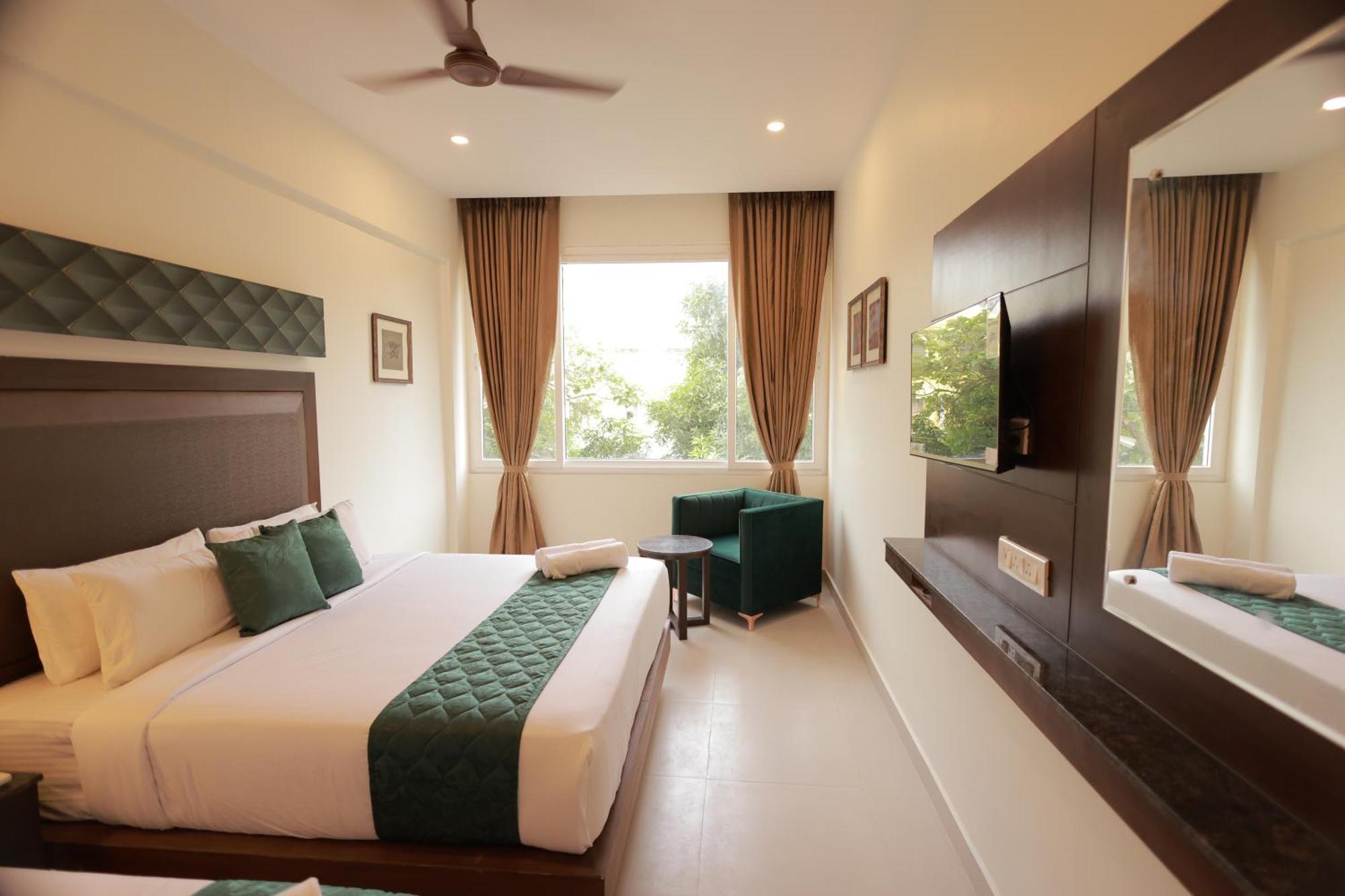 Hotel Aavudai Grand Aralvaimozhi 外观 照片