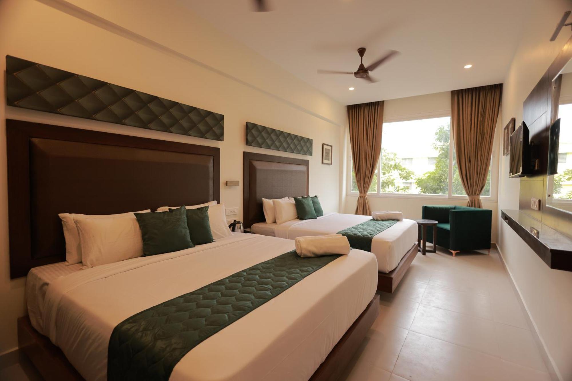 Hotel Aavudai Grand Aralvaimozhi 外观 照片