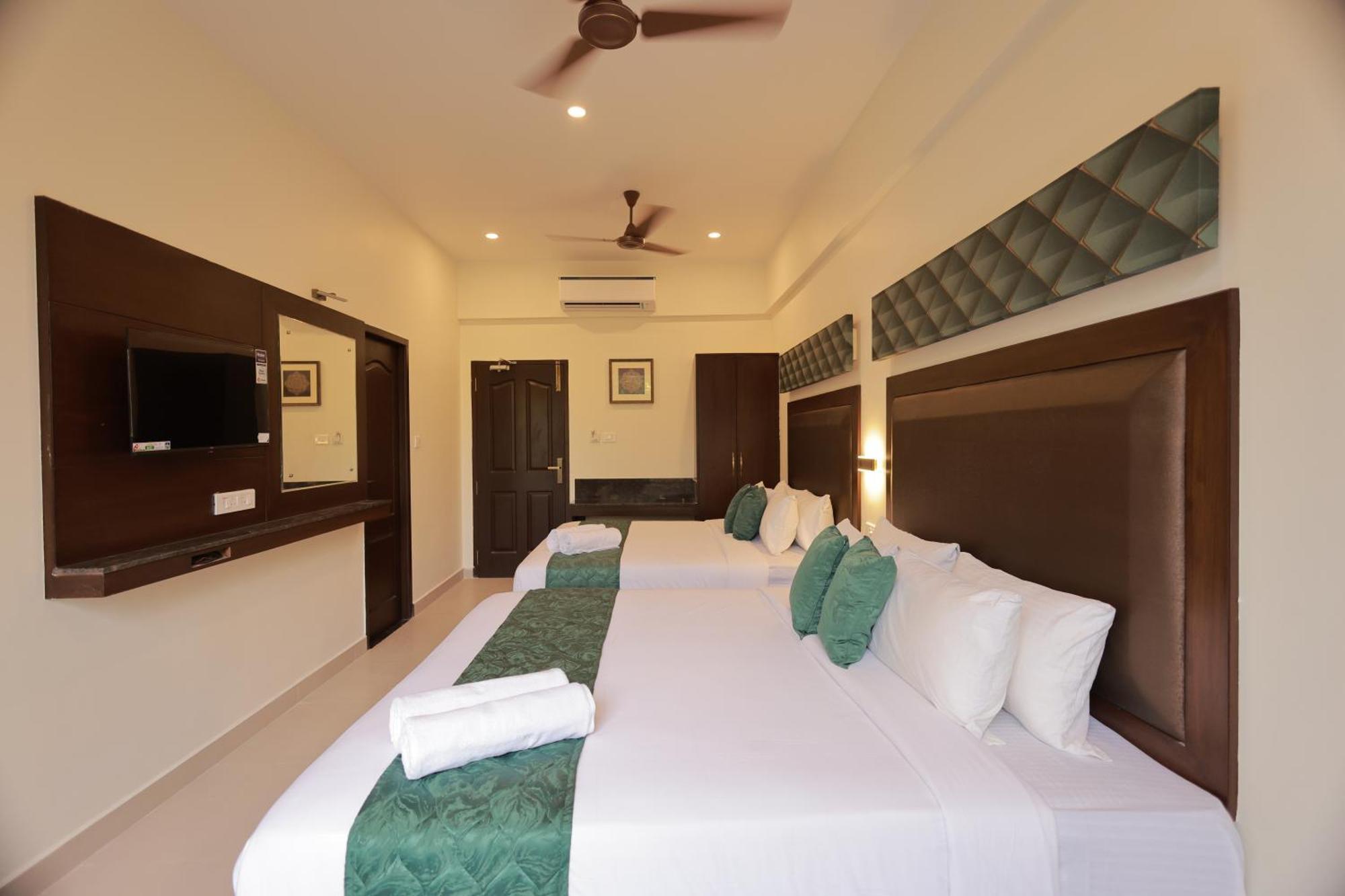 Hotel Aavudai Grand Aralvaimozhi 外观 照片