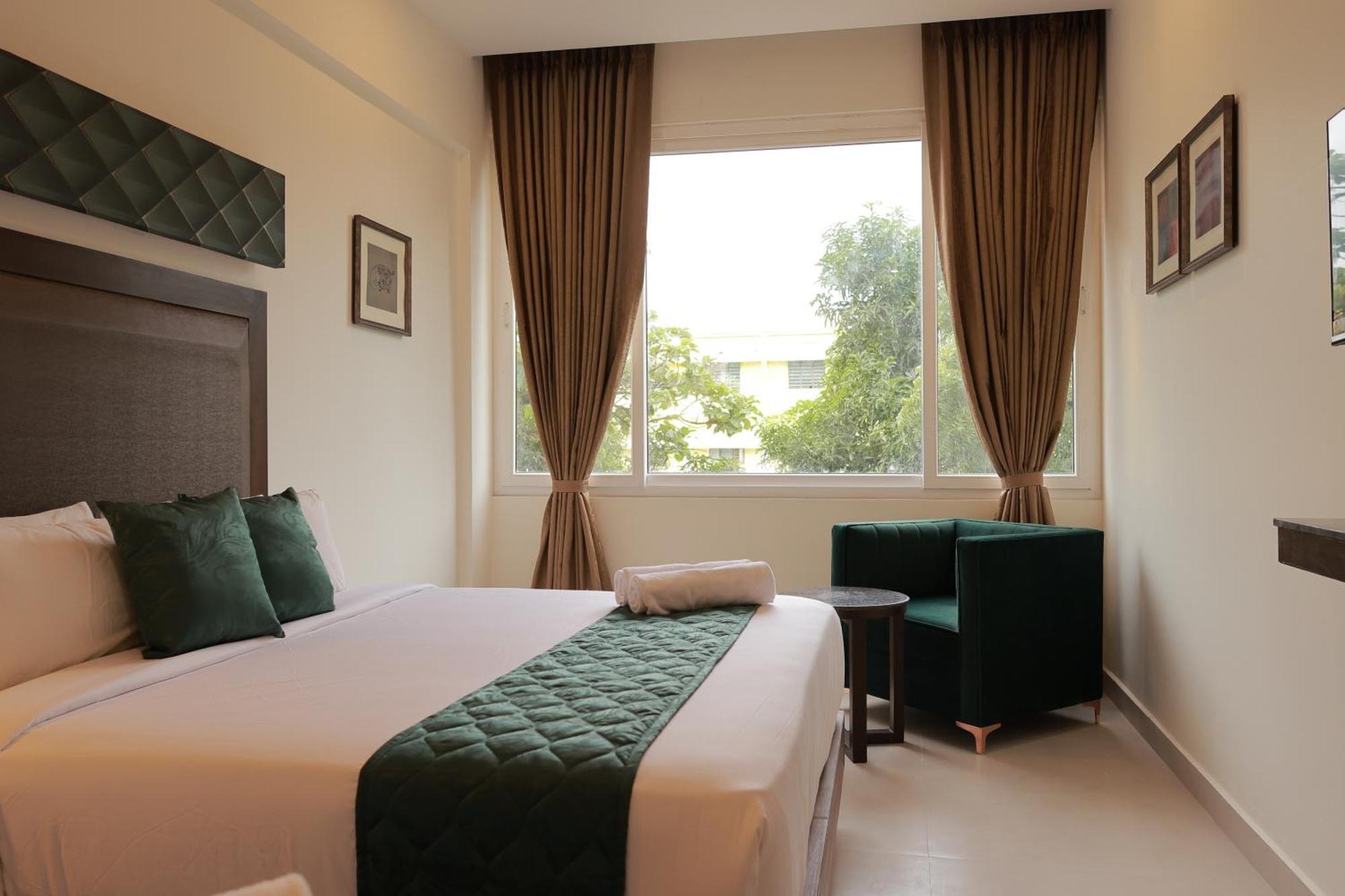 Hotel Aavudai Grand Aralvaimozhi 外观 照片