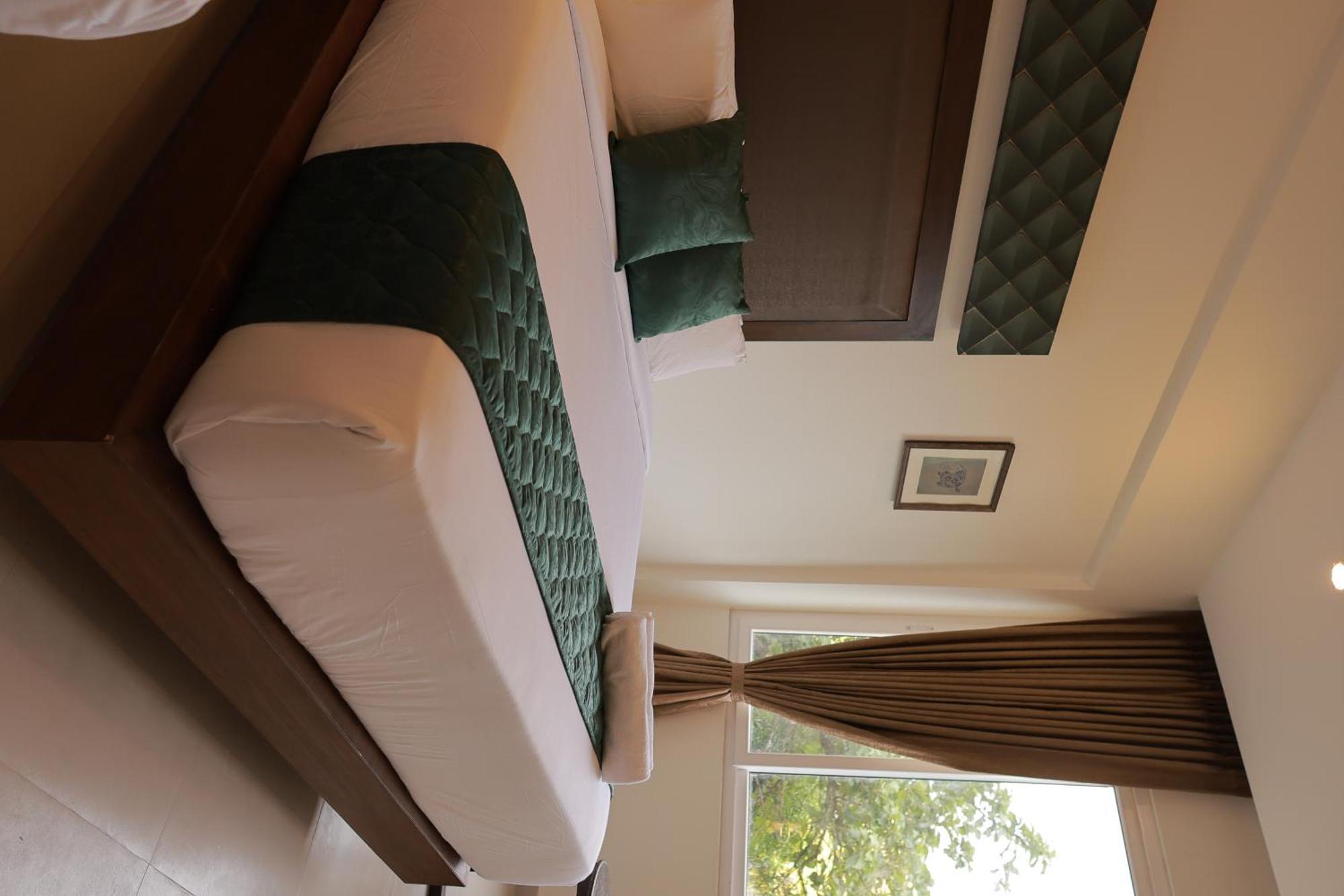 Hotel Aavudai Grand Aralvaimozhi 外观 照片