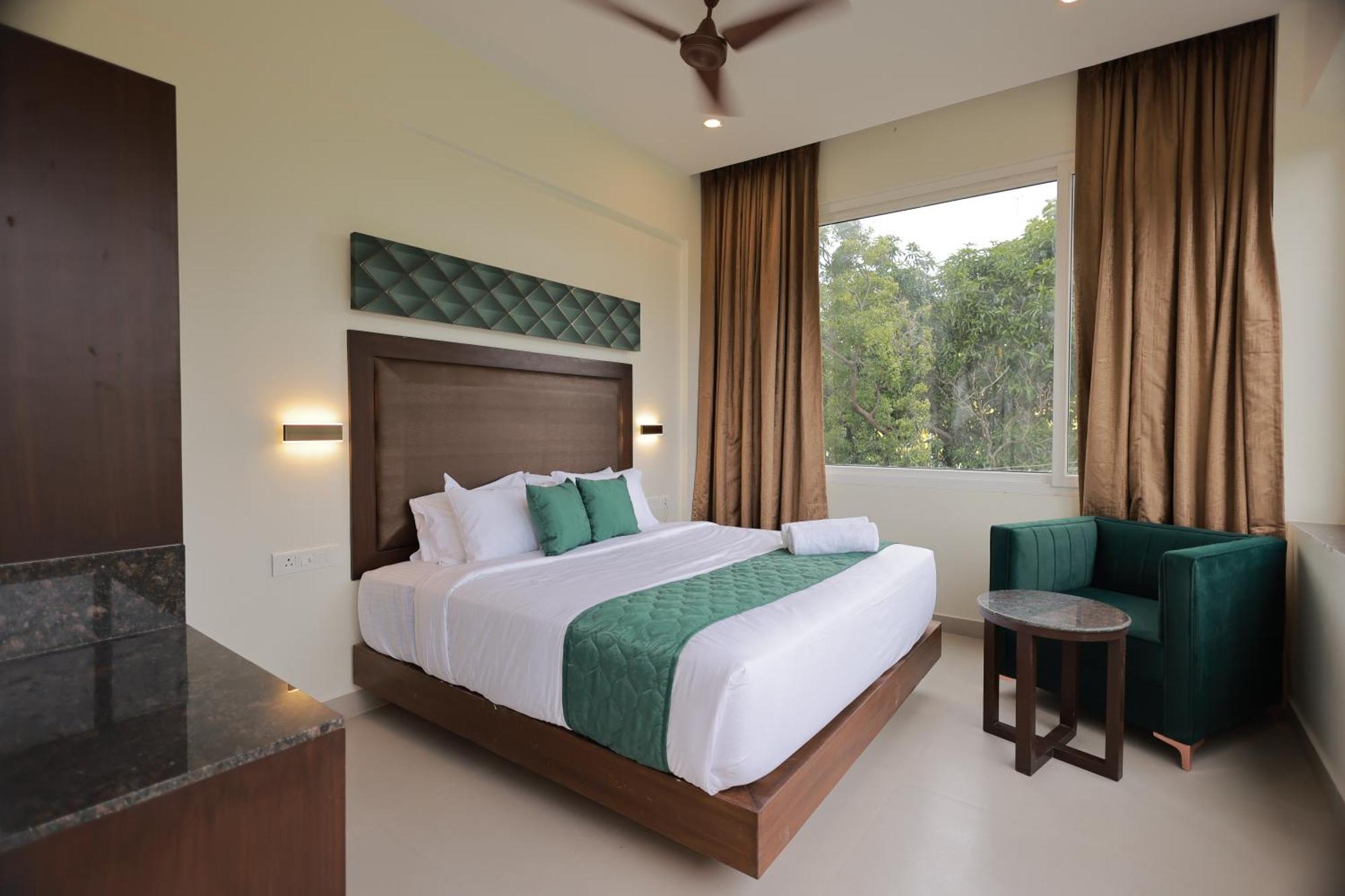 Hotel Aavudai Grand Aralvaimozhi 外观 照片